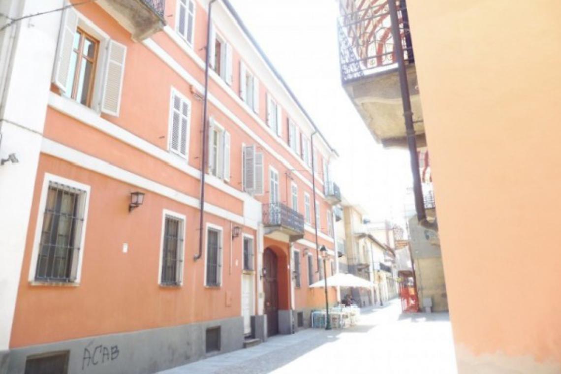 CHIVASSO. Un furgone blocca la festa in via San Marco