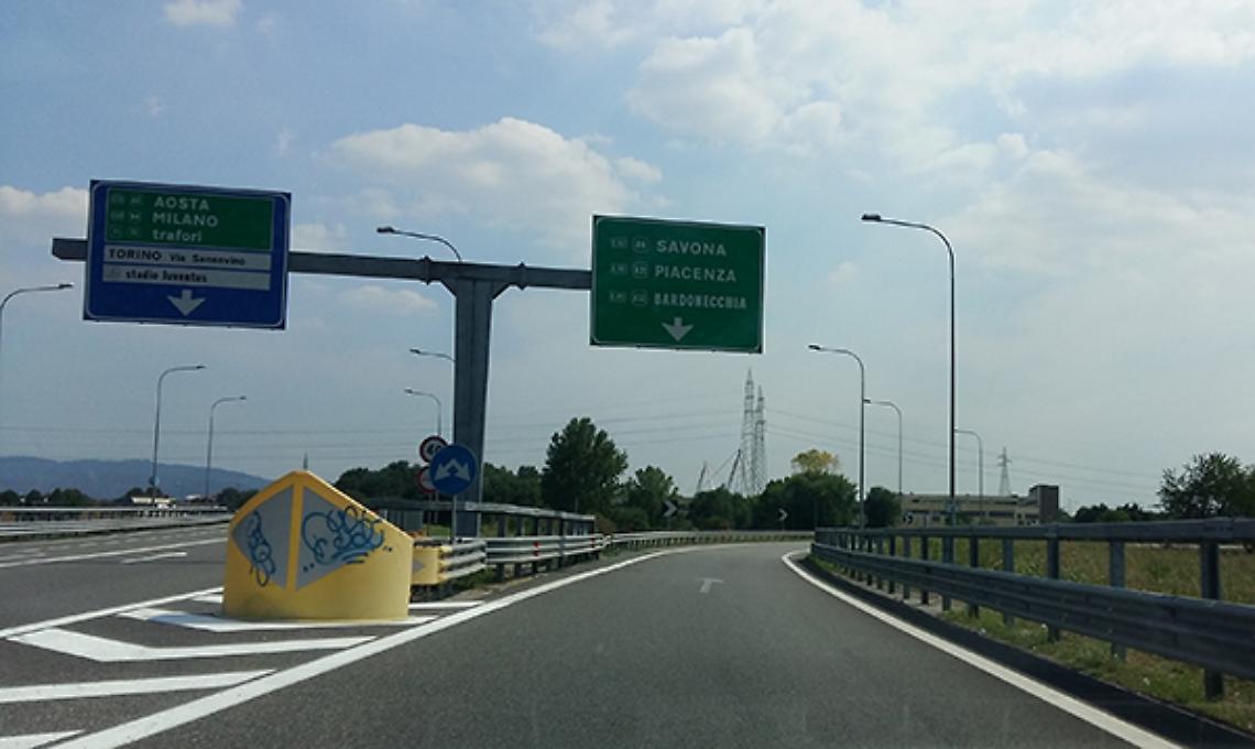 VENARIA. In bicicletta contromano in tangenziale