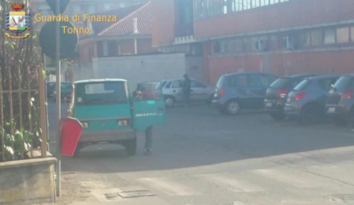 CIRIÈ. Pensionato si finge cieco, scoperto dalla Guardia di Finanza