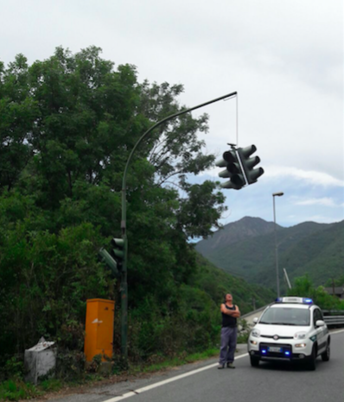 CERES. Distrutto l'impianto semaforico della provinciale