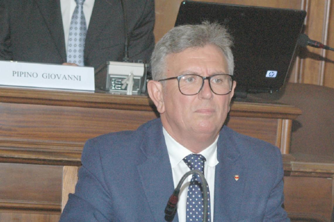 CHIVASSO. All'assemblea dell'Asl Castello delega Barengo. E i sindaci non la prendono bene