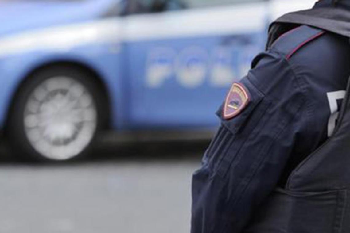 TORINO. Cerca di lanciare mela farcita di droga in centro rimpatrio