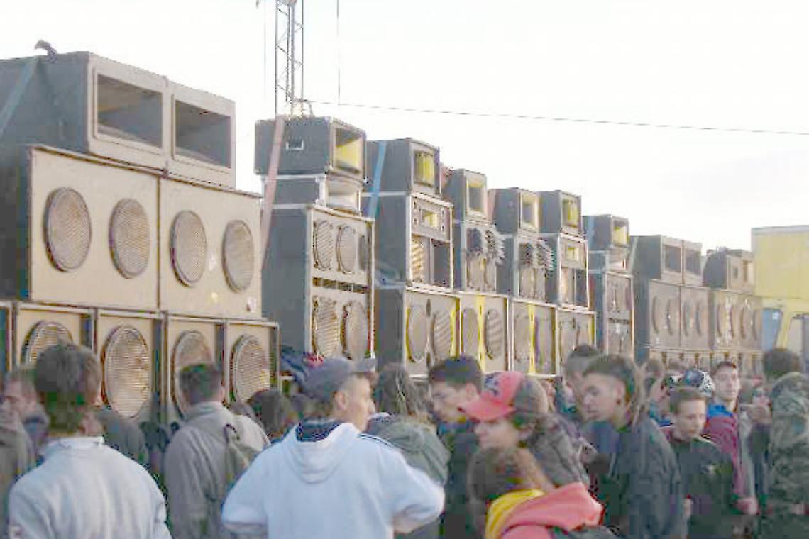 Rave party: un migliaio di giovani si radunano nel vercellese