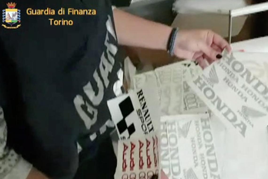 TORINO. Finte griffe Formula 1 e Moto GP,sequestrati 15mila articoli