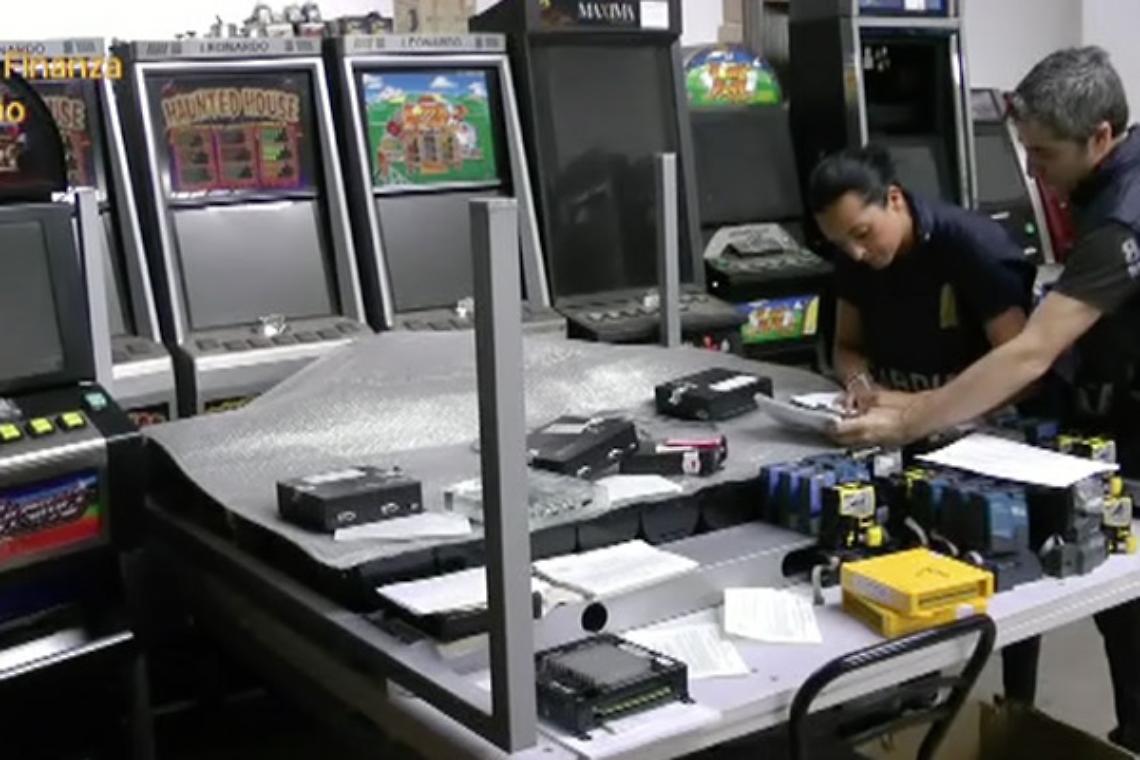 TORINO. Truffe: videoslot taroccate, 12 denunciati