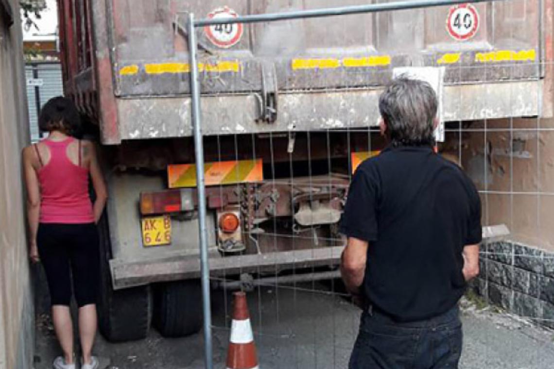 LAURIANO. Chiusi in casa per i lavori Protesta in via Appiano