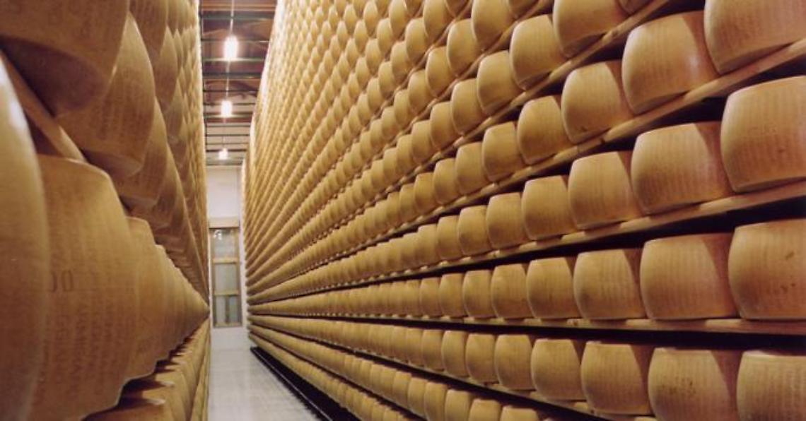 VERCELLI. In tuta da sub per rubare parmigiano, denunciati due romeni
