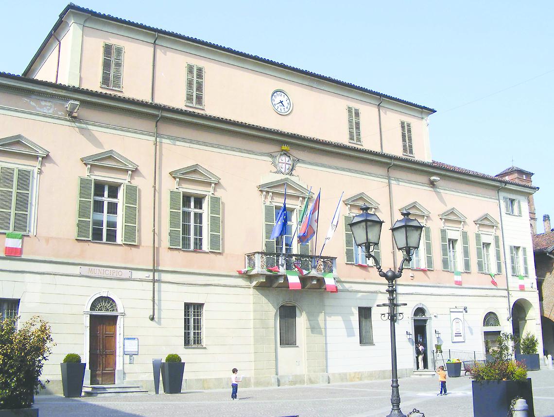 CRESCENTINO. Una raccolta firme per viale Po. L’appello: “Non tagliate quegli alberi”