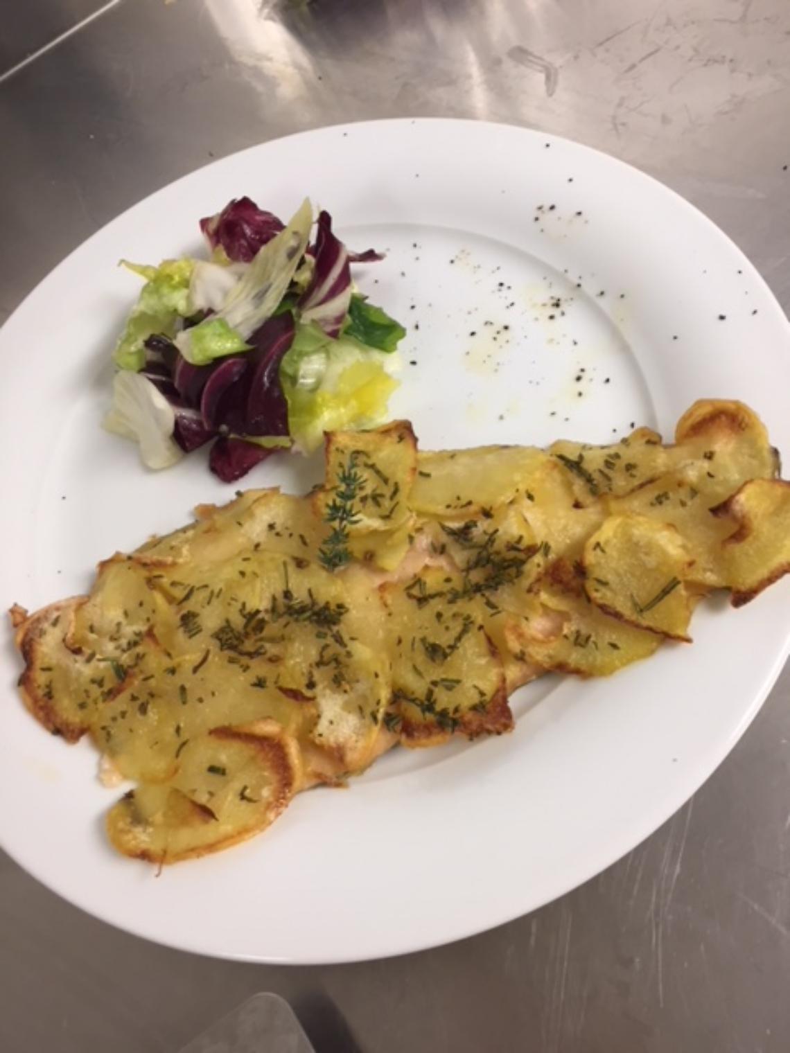 Filetto di trota salmonata in crosta di patate