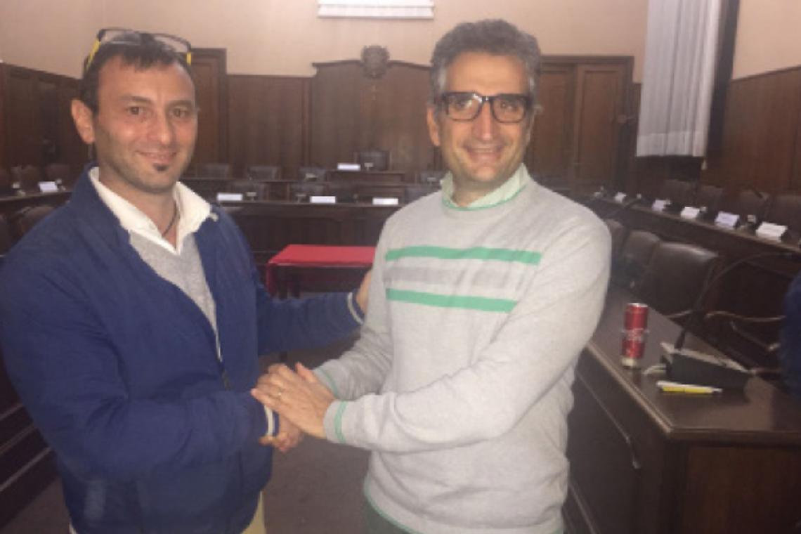 CHIVASSO. Il segretario del Pd non si riesce proprio a fare...
