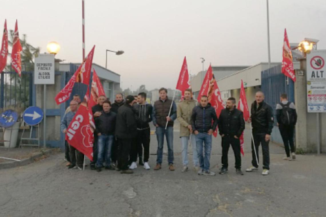 CRESCENTINO. Protesta di Secur2000 ai cancelli. Intanto parte il concordato...