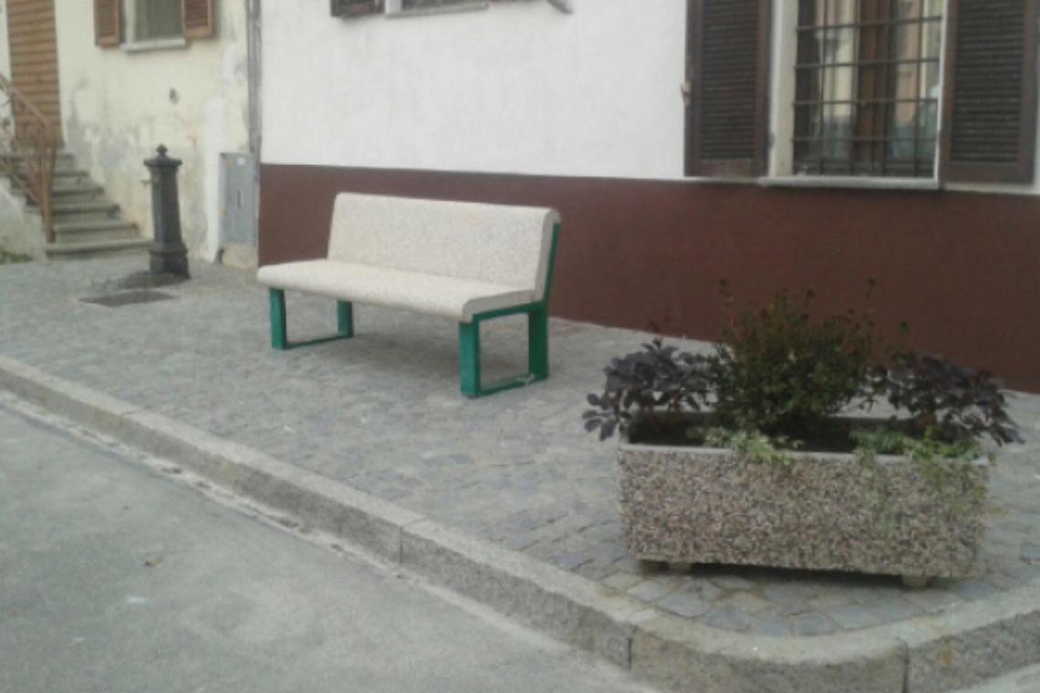 VESTIGNE. Rifatto un angolo di piazza San Giovanni in frazione Tina