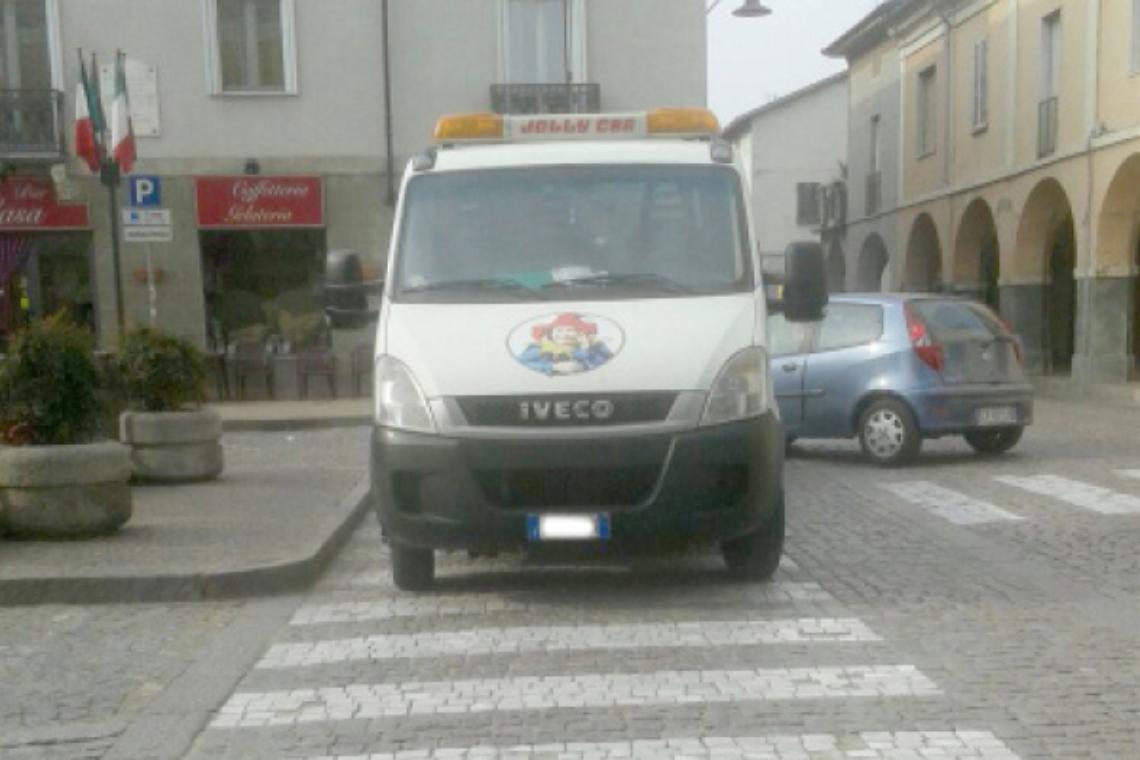 VEROLENGO. “Fate la multa ai parcheggiatori abusivi”