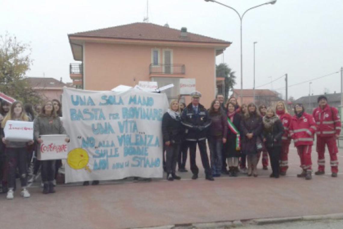 BORGARO. Le scuole in difesa delle donne