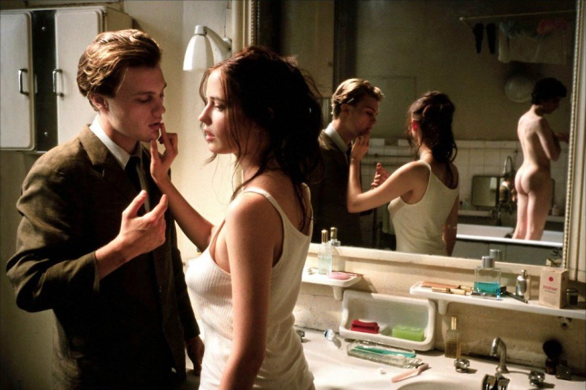 10 Film e Serie TV sexy da guardare sotto le coperte