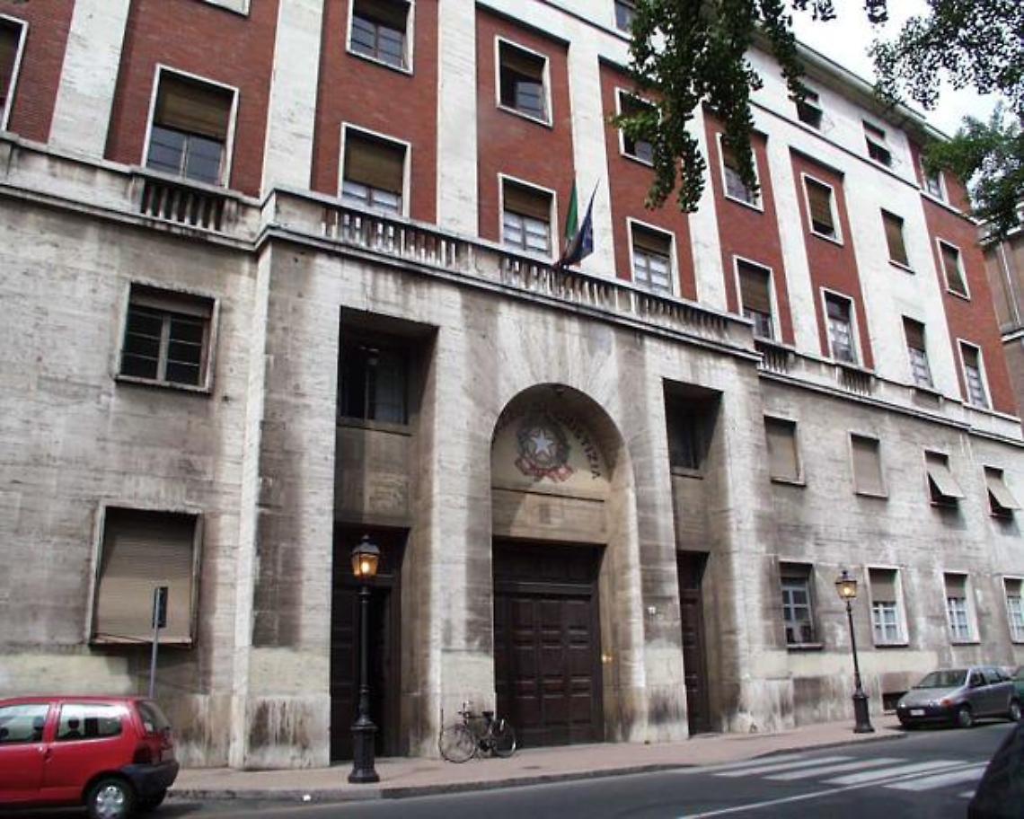 ALESSANDRIA. Cintura al collo della compagna, l'accusa è di lesioni