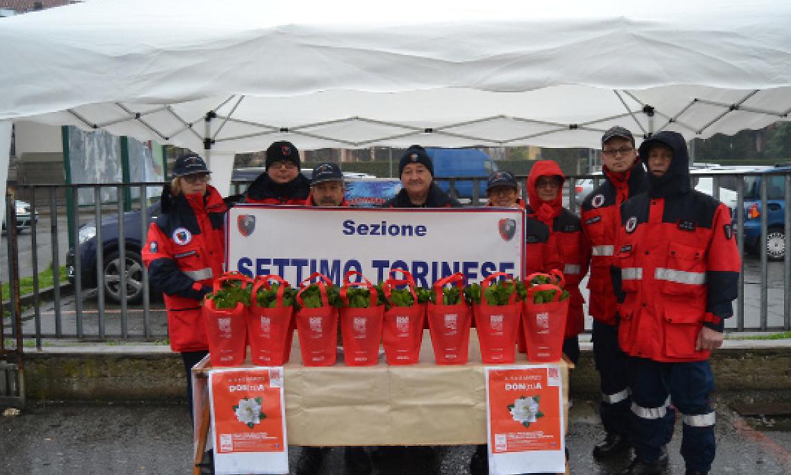 SETTIMO TORINESE. Gardenie “buone” dell’Associazione Nazionale Carabinieri