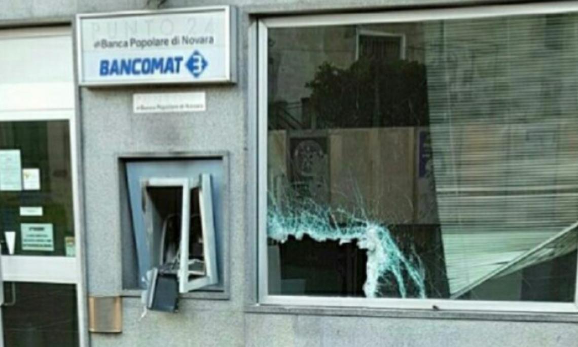 ALICE CASTELLO. Fanno esplodere il bancomat Bpn