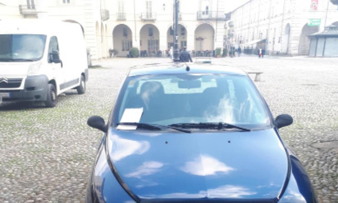 VENARIA. I vigili multano sei auto in via Mensa