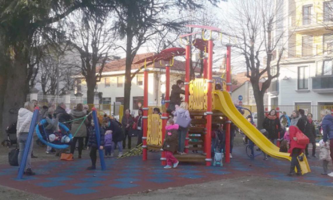CIRIE'. Messo a nuovo e inaugurato il parco giochi di via Dante