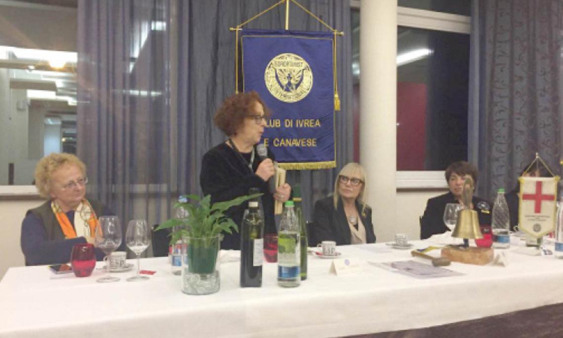 IVREA. Metti una sera a cena con Laura Curino