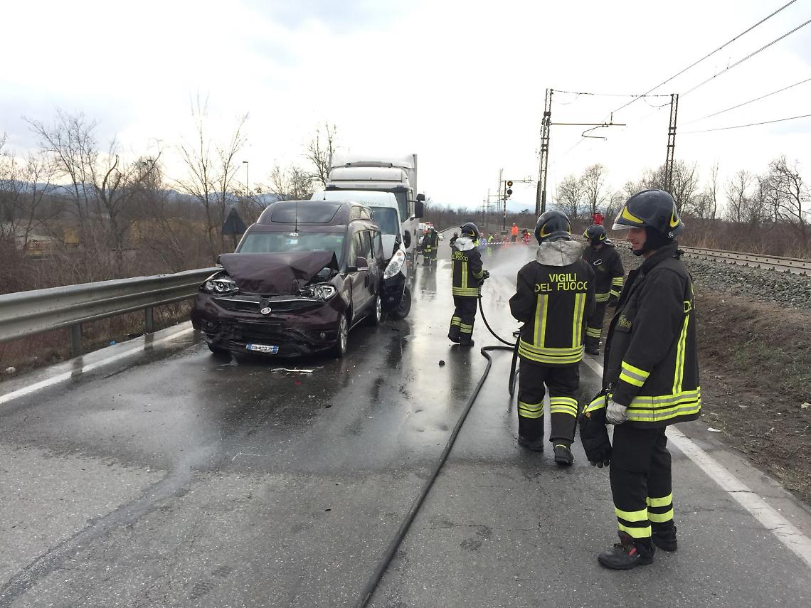 VEROLENGO. Incidente sul ponte Sant'Anna, sospesi treni Borgo Revel e Crescentino