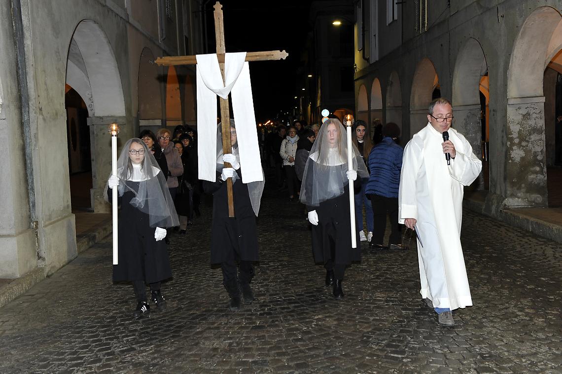 VEROLENGO. Successo per la via Crucis