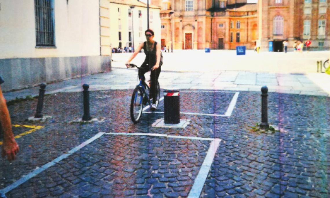 VENARIA. Ferita da un “pilomat”. Oltre al danno, la beffa