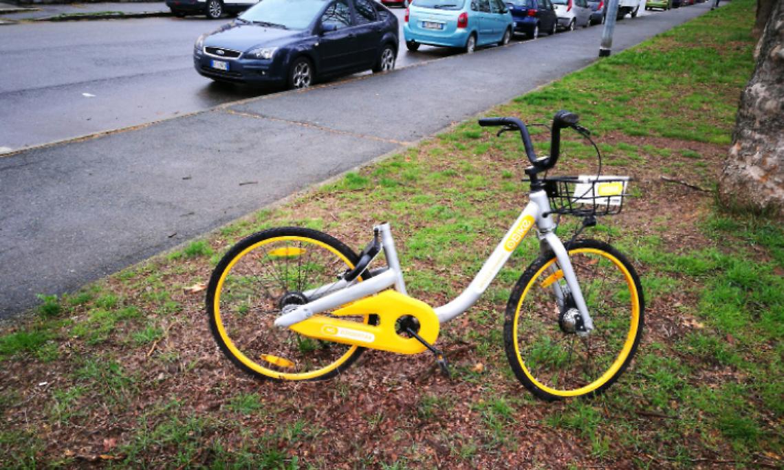 VENARIA. Rubato il sellino dalle nuove bici “OBike”