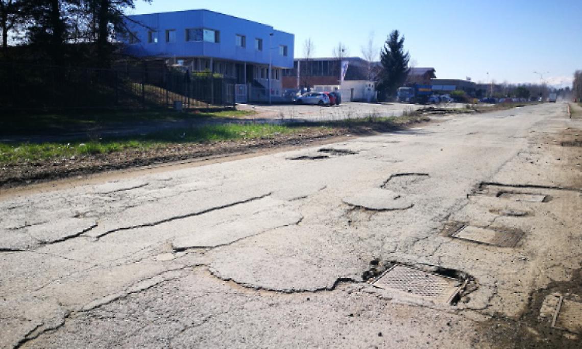 ROBASSOMERO. I sindacati: “Viale Kennedy brutto biglietto da visita per le aziende”