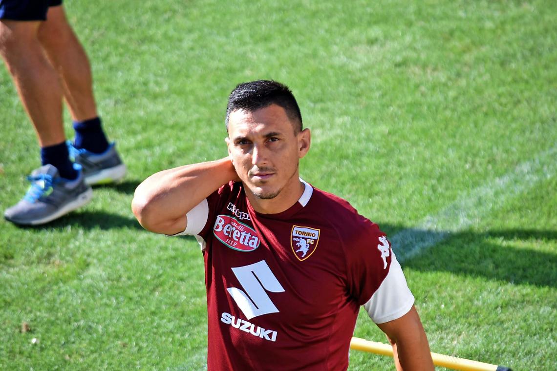 CALCIO. Burdisso saluta il Torino, onorato di questa maglia
