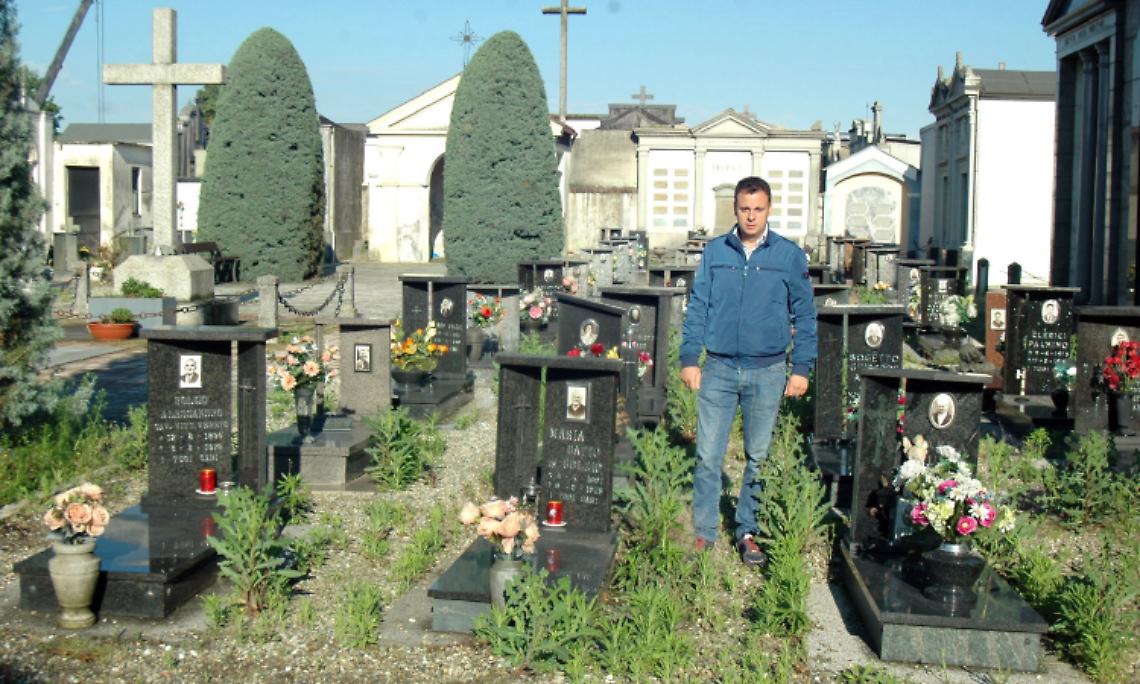 CASTELROSSO. Il cimitero sta cadendo a pezzi