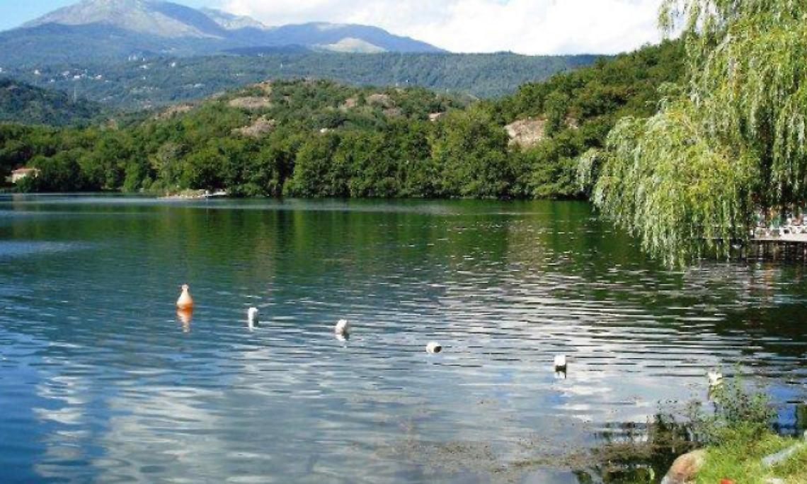 IVREA. Fanno bagno nel lago Sirio, multati tredici minorenni