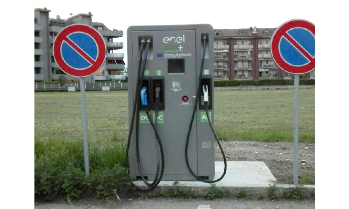 SAN MAURO. Una palina per le auto elettriche