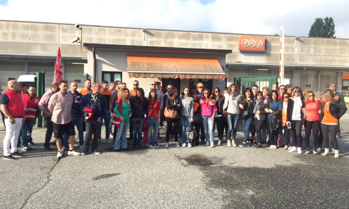 SETTIMO. Sciopero alla Fedex Tnt. Le proteste: “Trattati come pacchi”