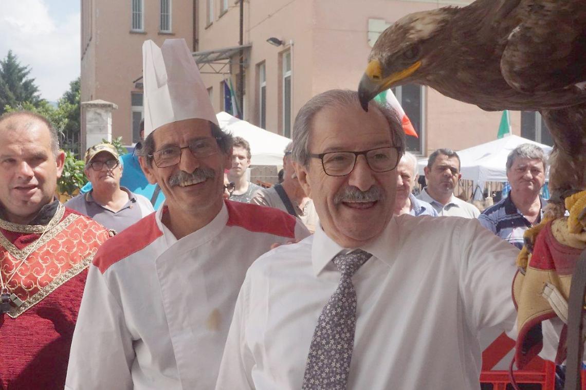 IVREA. Coronavirus. L'Aquila Nera di Tony Cuomo ha abbassato le saracinesche. IVREA. Coronavirus. L'Aquila Nera di Tony Cuomo ha abbassato le saracinesche.