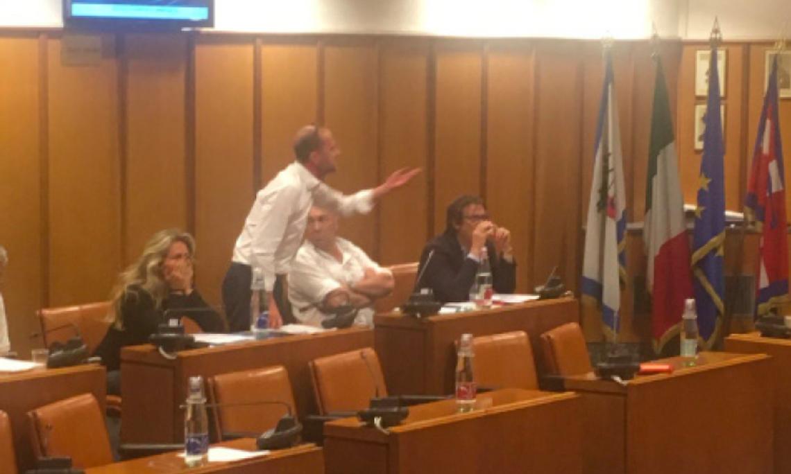 SAN MAURO. Caos in consiglio comunale. I grillini disertano per protesta