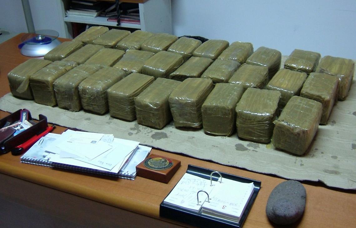 OLBIA. Droga: coniugi 67enni sbarcano da nave con 63 kg di hascisc