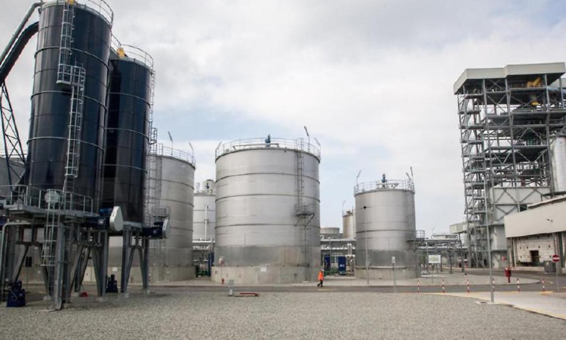 CRESCENTINO. Lo stabilimento IBP è fermo da mesi ma sprigiona un odore nauseabondo