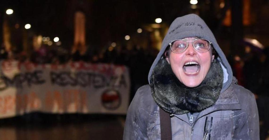 TORINO. Scontri Torino: maestra licenziata, punizione sproporzionata