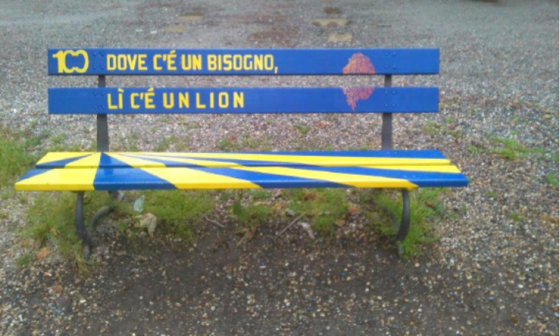 CIRIE'. Nel viale la panchina “Lions”