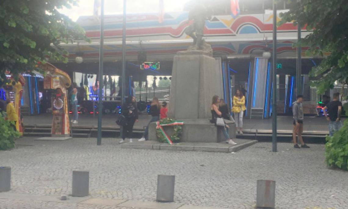SAN MAURO. Scoppia la guerriglia urbana alle giostre