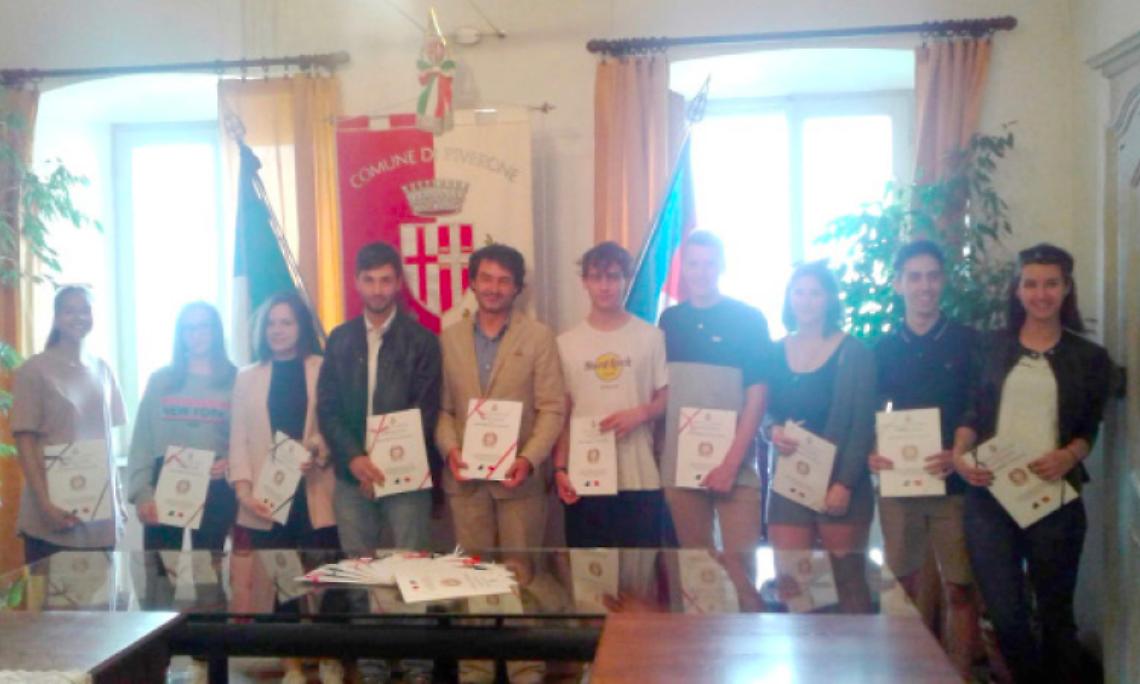 PIVERONE. Consegnata una copia della Costituzione ai ragazzi nati nel 2000