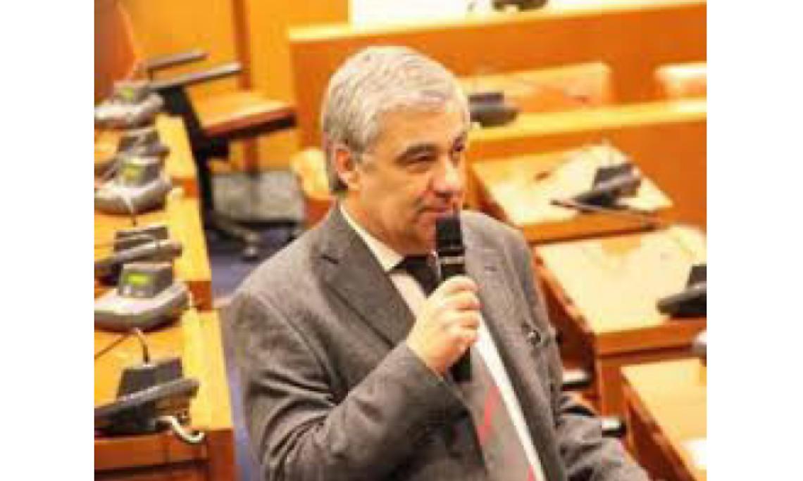 SAN MAURO. Urla e schiamazzi durante la notte in Piazza Gramsci