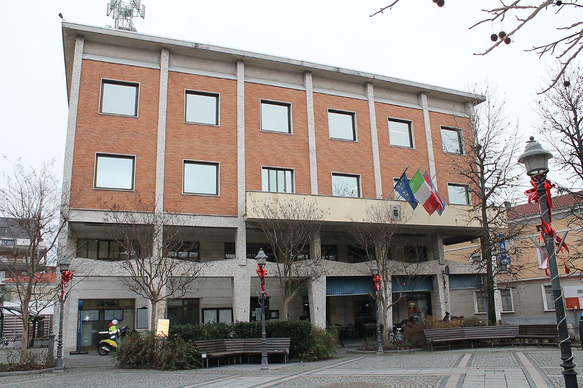 CIGLIANO. «Troppe erbacce al camposanto»