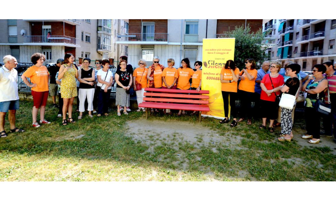 SETTIMO. Panchina rossa al Villaggio Olimpia per dire “no alla violenza”