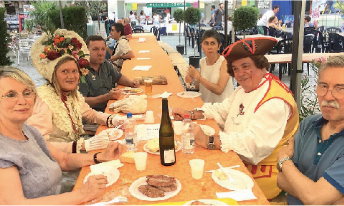 IVREA. Gli Amiss ad Piassa d’la Granaja e le serate in Piazza Ottinetti