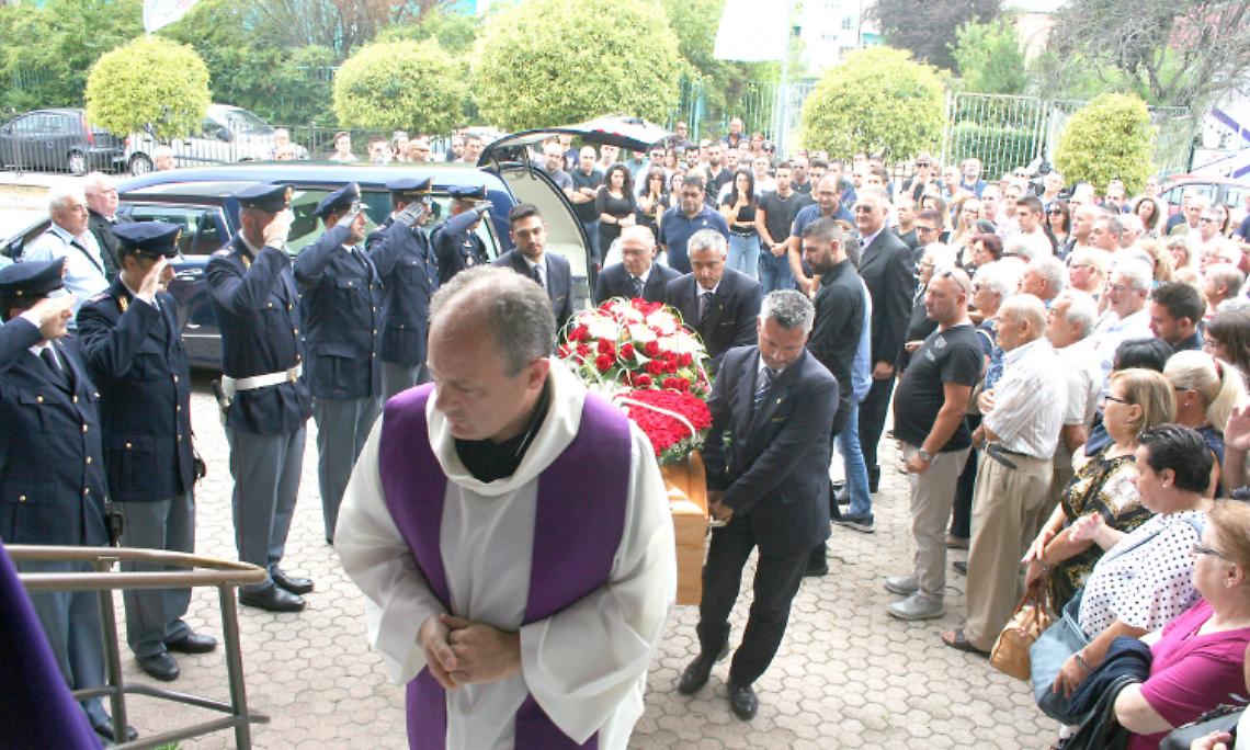 SETTIMO. “ERA UN UOMO BUONO”. L’ultimo saluto a Domenico ucciso in una sera d’estate