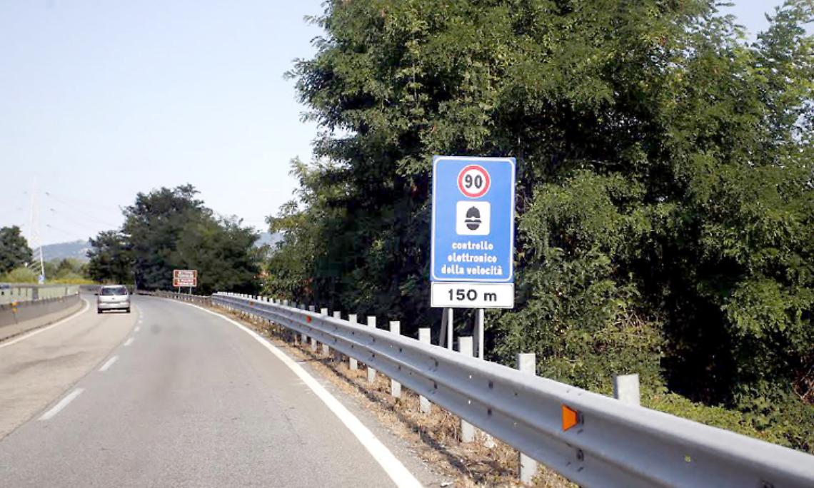 Il nuovo autovelox colpisce gli automobilisti: "Io ho preso 30 multe in un mese"
