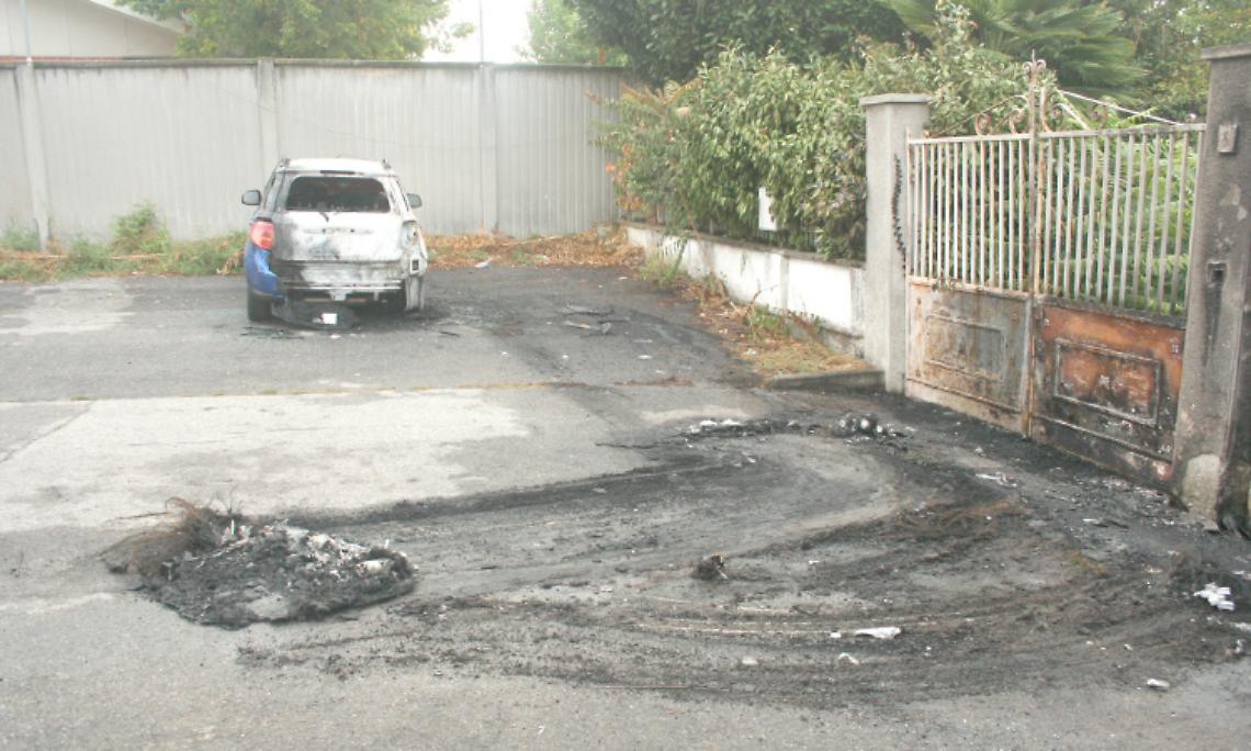 SETTIMO TORINESE. Auto incendiata in centro possibile pista passionale